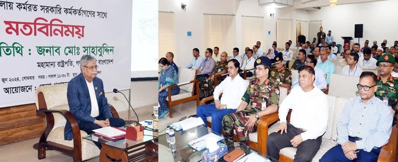 সরকারি কর্মচারীদের নিষ্ঠা ও আন্তরিকতার সাথে দায়িত্ব পালনের নির্দেশ রাষ্ট্রপতির