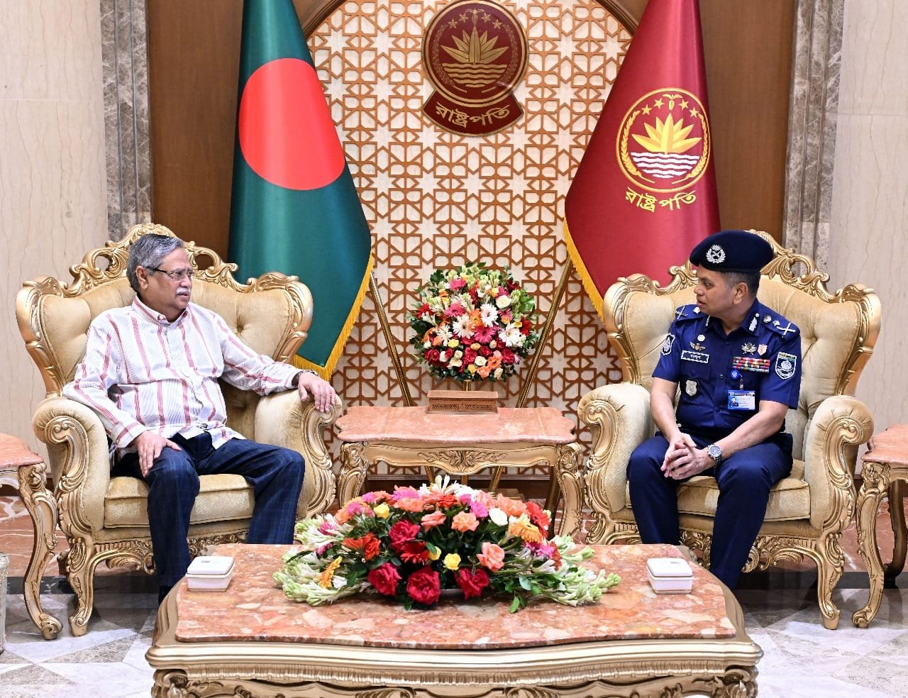 রাষ্ট্রপতির সাথে পুলিশের নবনিযুক্ত আইজিপির সাক্ষাৎ