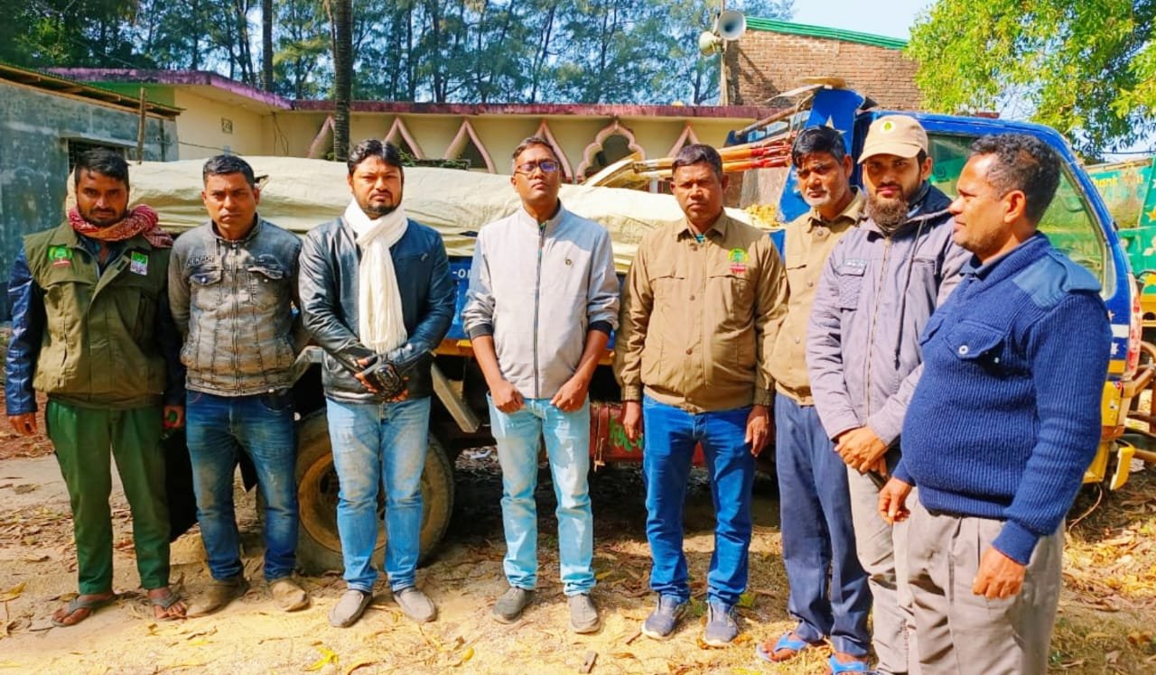 উখিয়ায় বালিভর্তি ডাম্পার জব্দ : মামলা দায়ের