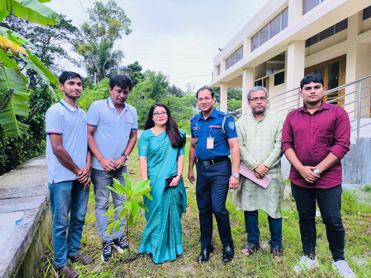 লালমাইয়ে  লাল সবুজ উন্নয়ন সংঘের আয়োজনে বৃক্ষরোপণ ও গাছের চারা বিতরণ