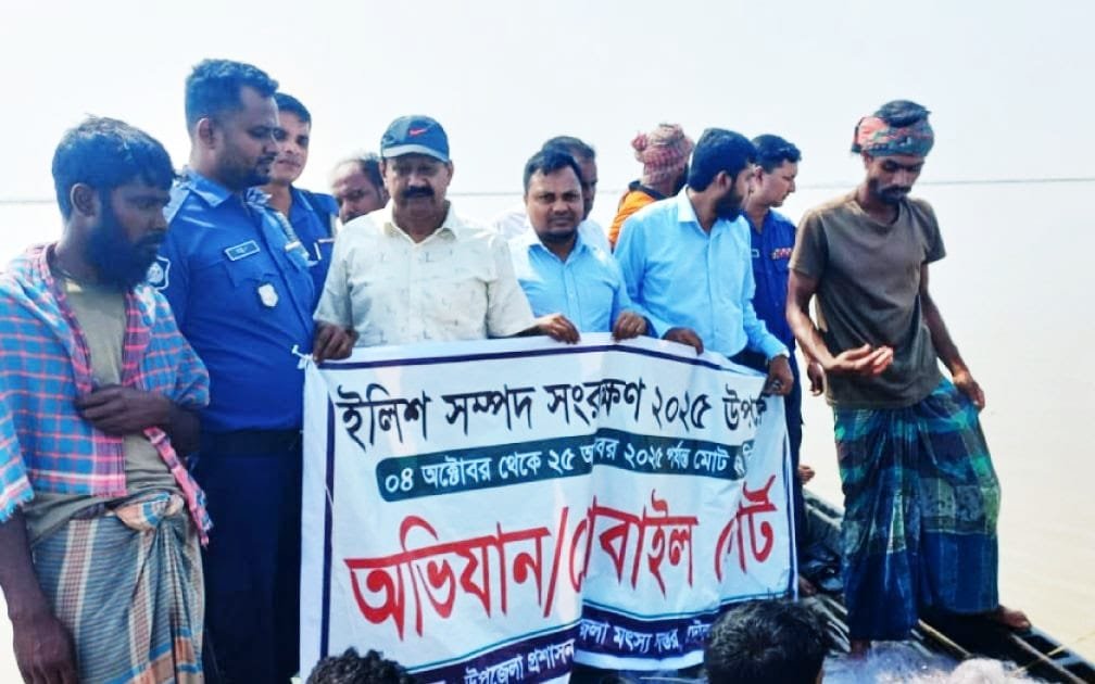 কুষ্টিয়ার দৌলতপুরে পদ্মায় ইলিশ রক্ষায় অভিযান,অবৈধ জাল জব্দ ও জরিমানা