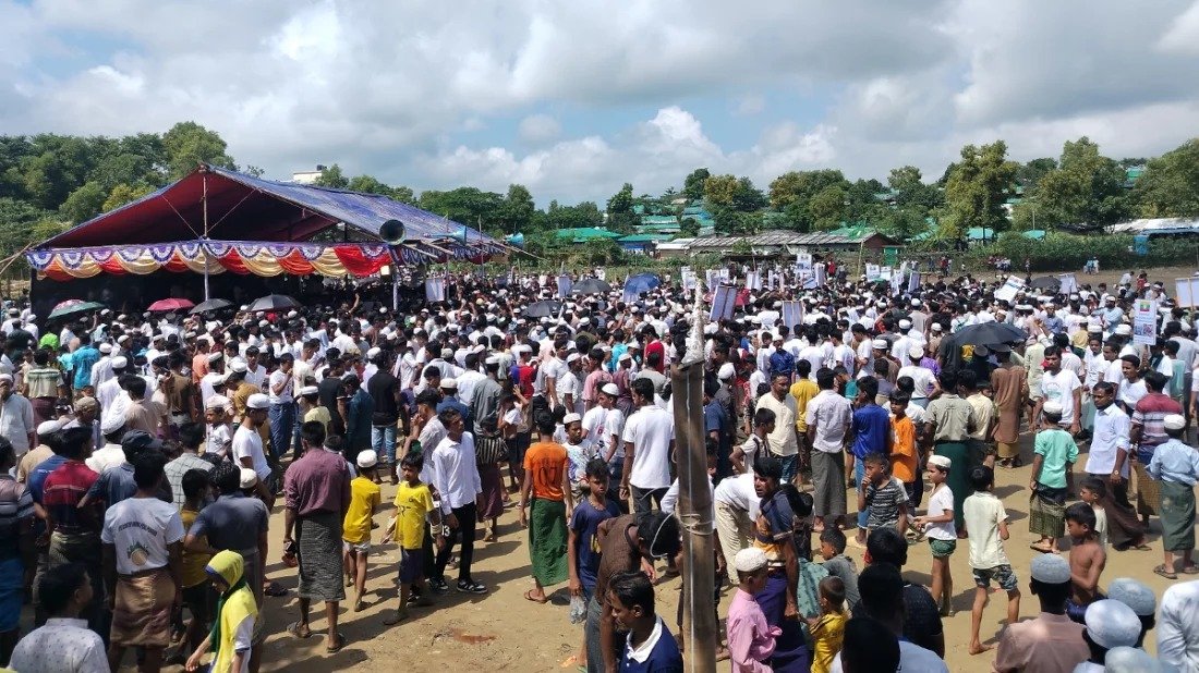 নিজ দেশে ফিরতে উখিয়ায় রোহিঙ্গাদের সমাবেশ